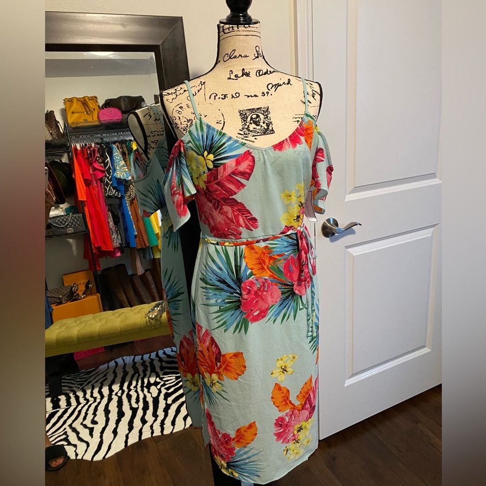 Adorable cold shoulder tropical dress with side splits.